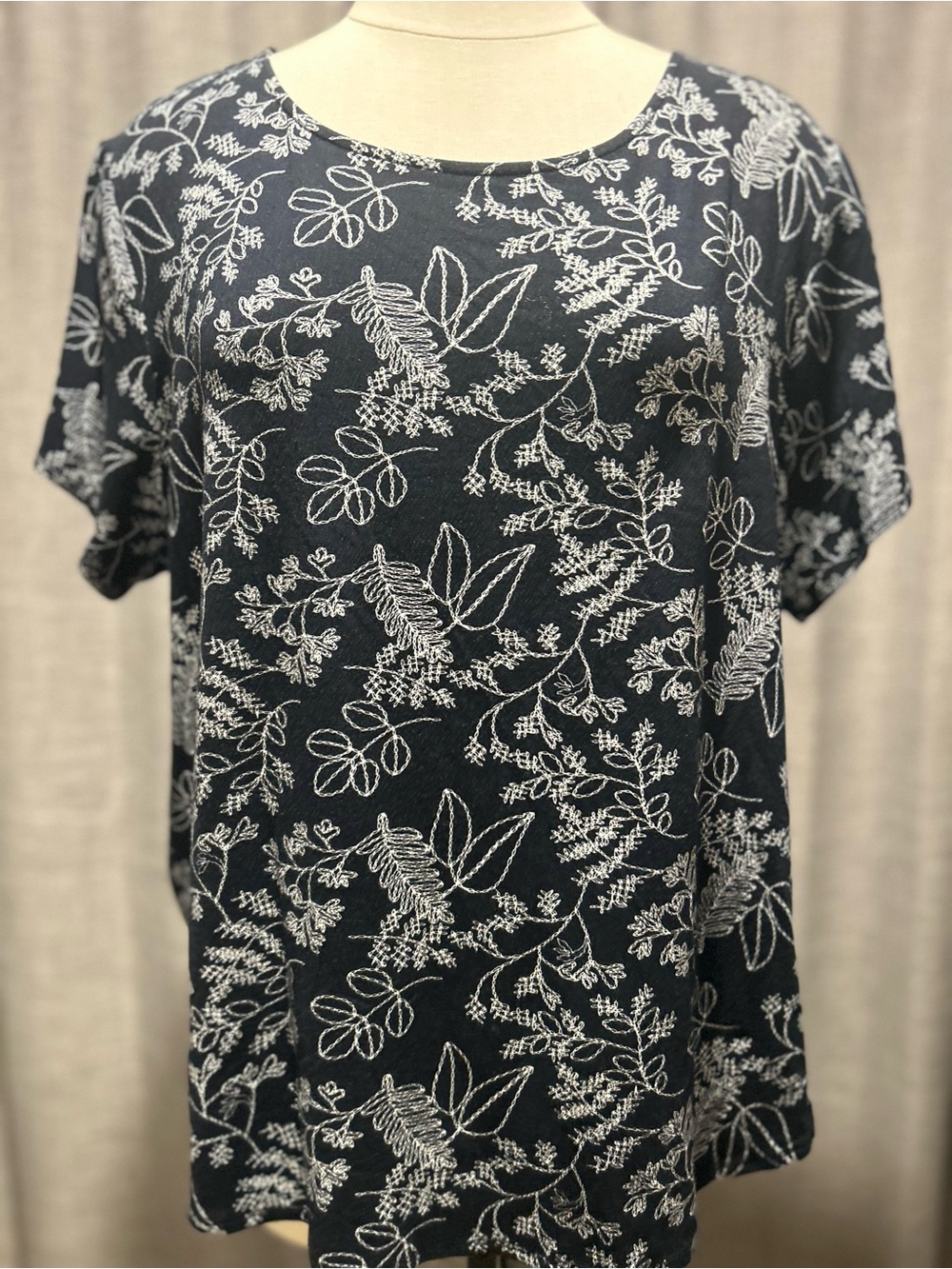 Magaschoni Navy and White Botanical Short Sleeve Top